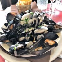 Mejillones y sus patatas fritas