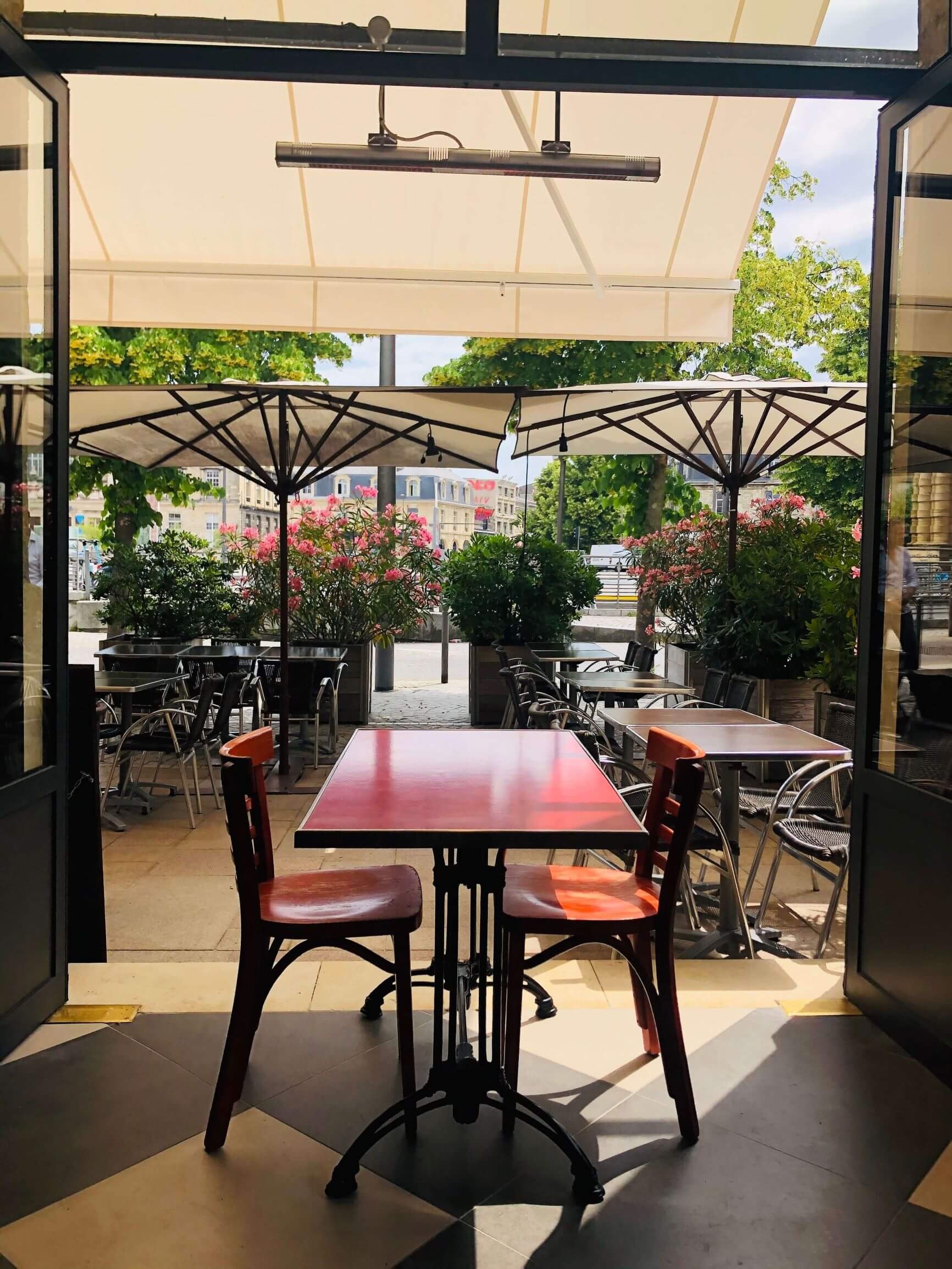 Bordeaux Brasserie - Inside with a terrace view